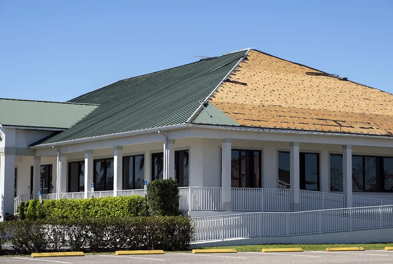 A completed commercial roof replacement project on a retail building in Winter Park, FL, highlighting Sunstate Roofs' commercial roofing