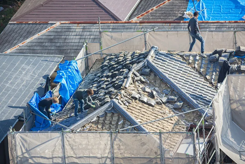 Roof replacement for a multi-family apartment building, completed by Sunstate Roofs, a trusted Central Florida roofing contractor providing reliable commercial roofing services.