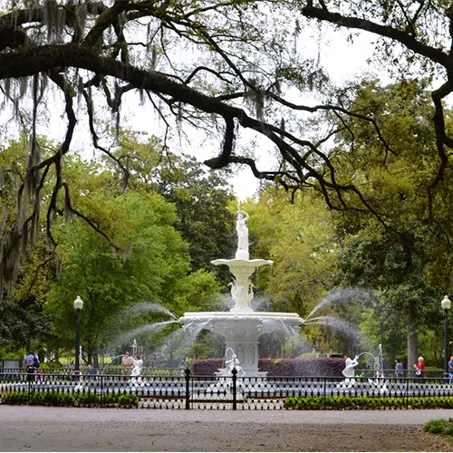 A scenic fountain surrounded by lush trees in Winter Park, Florida, highlighting Sunstate Roofs as a trusted roofing company and contractor specializing in residential and commercial roofing services across Central Florida.