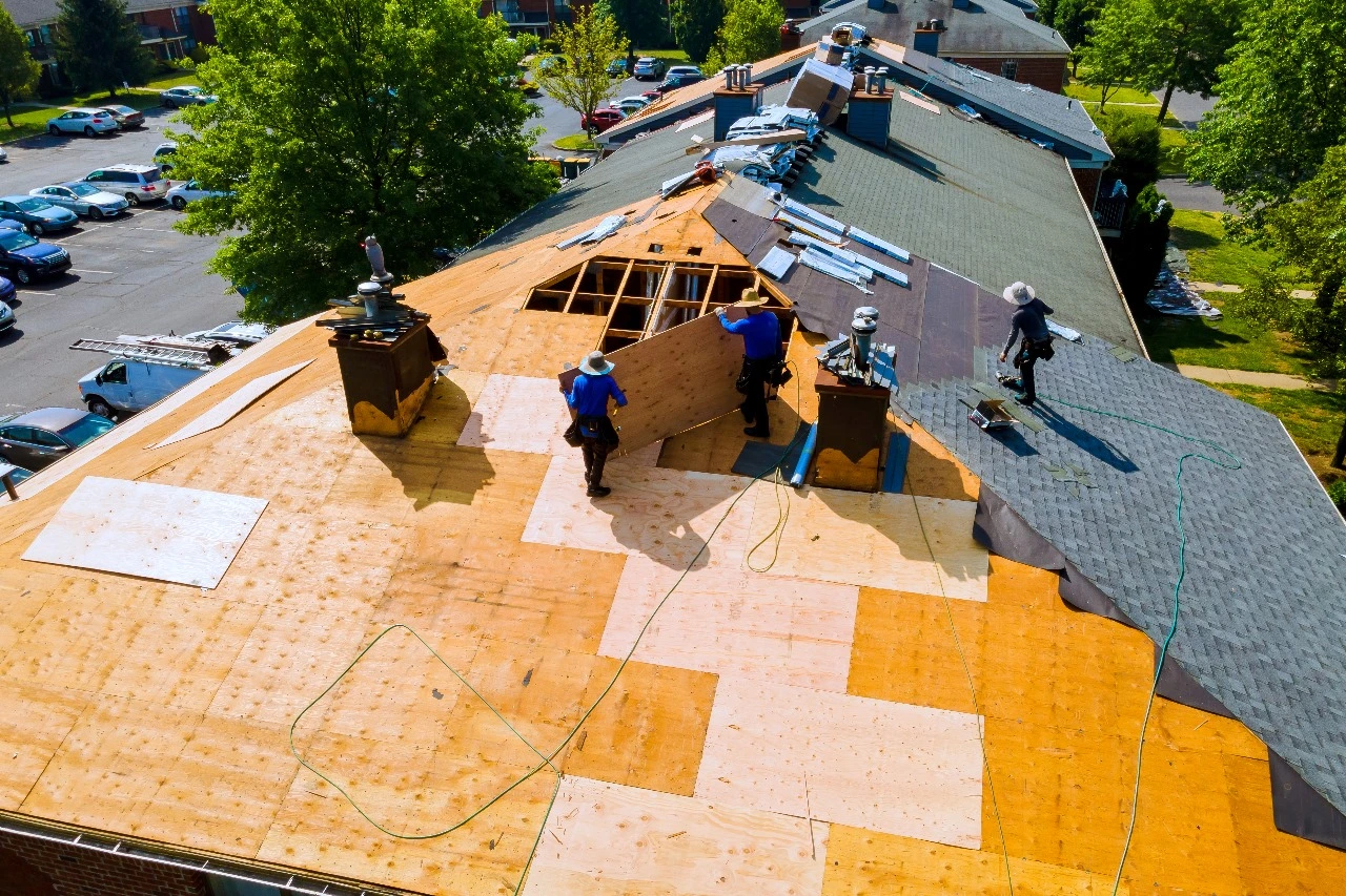 Roofing contractors from Sunstate Roofs working on residential and commercial roofing solutions in Central Florida. Providing professional roofing services as a trusted Florida roofing company, specializing in both residential and commercial roofing services. A reliable Central Florida roofing company offering top-tier roofing solutions