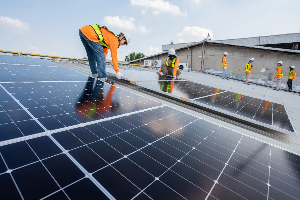 Technicians installing solar panels on a roof in Central Florida after a roof replacement. Ensuring roof durability and structural readiness is key before installing solar. Optimize energy efficiency with proper roof preparation and solar installation services